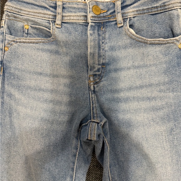 ZARA Women's Light Wash Distressed Frayed Hem Cropped Denim Jeans Size 4 US - Picture 3 of 5
